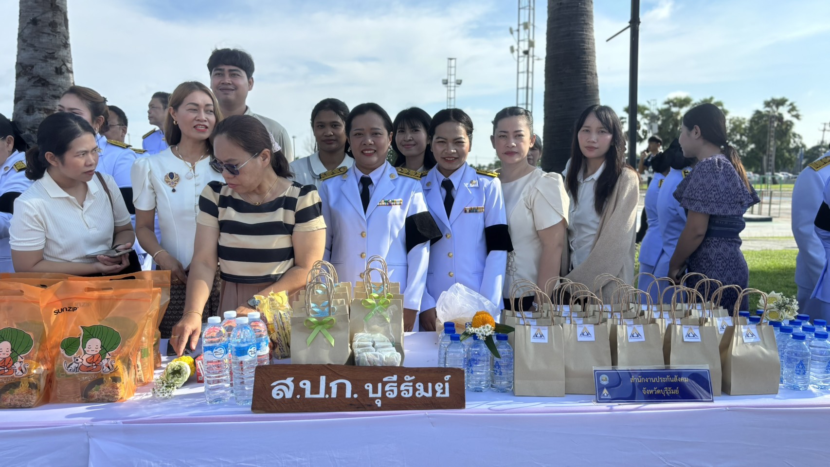 title - วันเสาร์ที่ 30 พฤษภาคม 2569 นายประเสริฐ กาญจนเกียรติกุล ปฏิรูปที่ดินจังหวัดบุรีรัมย์ มอบหมายให้เจ้าหน้าที่กลุ่มยุทธศาสตร์และการปฏิรูปที่ดิน ส.ป.ก.บุรีรัมย์ ร่วมพิธีสวดพระพุทธมนต์ พิธีทำบุญตักบาตรถวายพระราชกุศล พิธีวางพวงมาลาและถวายราชสดุดี เนื่องในรัฐพิธีวันที่ระลึก พระบาทสมเด็จพระปกเกล้าเจ้าอยู่หัว จังหวัดบุรีรัมย์